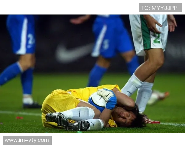 高准翼眉骨严重受伤比赛中头部相撞赛后缝针处理引发关注 高准翼眉骨严重受伤比赛中头部相撞赛后缝针处理引发关注